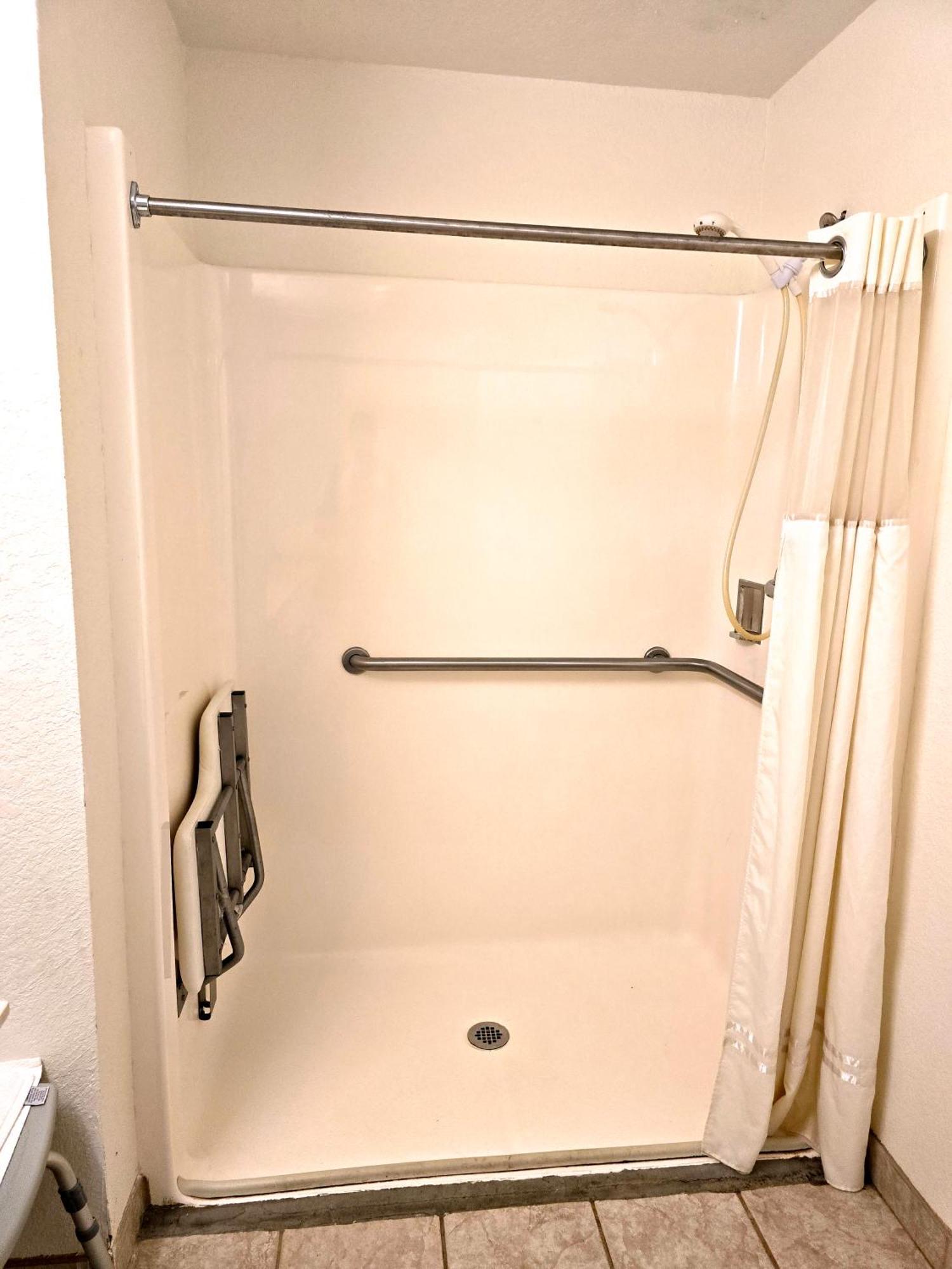 Garden Inn And Suites Near Callaway Gardens Pine Mountain 외부 사진