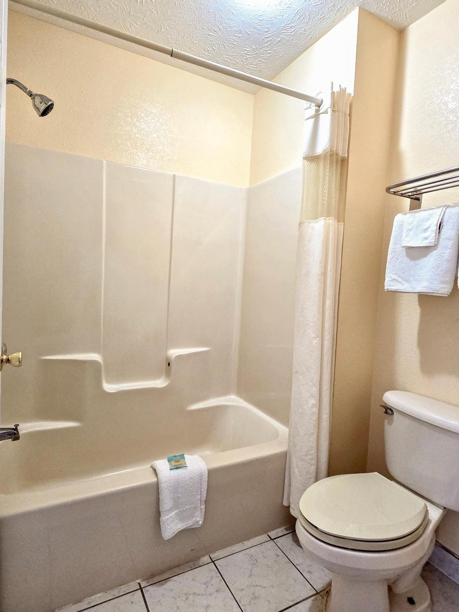 Garden Inn And Suites Near Callaway Gardens Pine Mountain 외부 사진