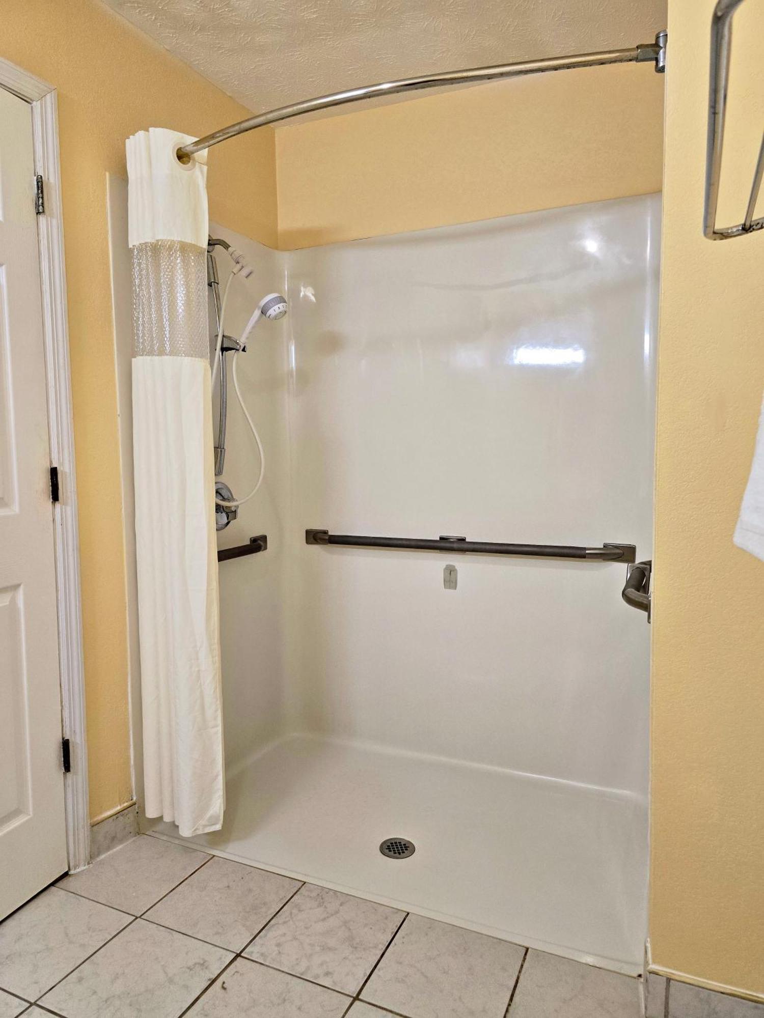 Garden Inn And Suites Near Callaway Gardens Pine Mountain 외부 사진